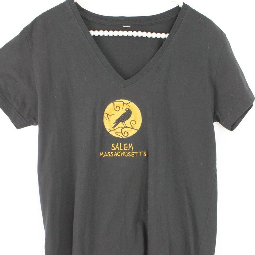 Salem MA T-Shirt Embroidered Gold Moon & Black Crow Size Medium